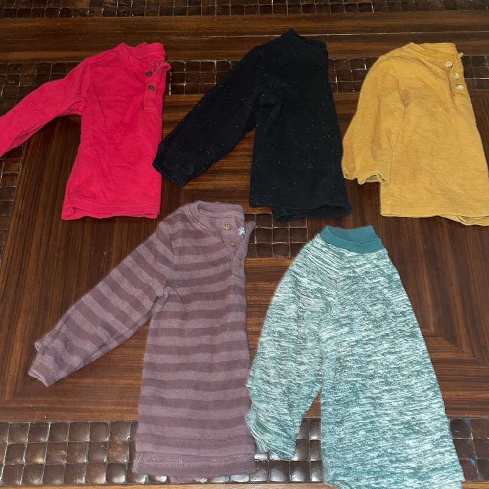 (5) long sleeve thermal sweaters